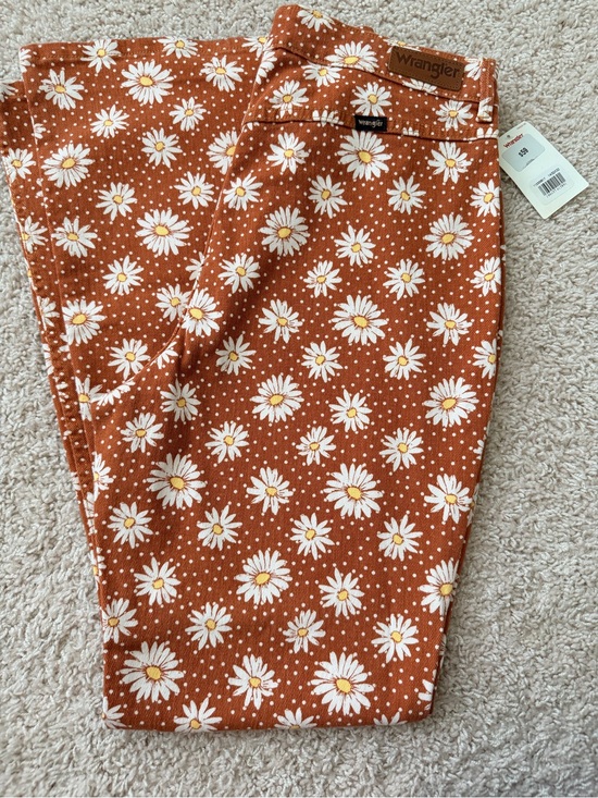 Wrangler Denim - Wrangler White Daisy Print on Rust Orange Denim